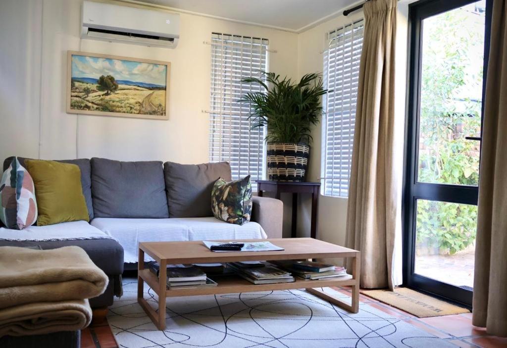 Courtyard Studio Lights And Wi Fi During Load Shedding Stellenbosch Exteriér fotografie