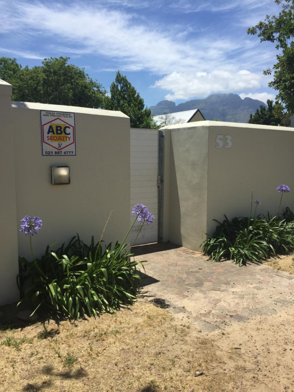 Courtyard Studio Lights And Wi Fi During Load Shedding Stellenbosch Exteriér fotografie